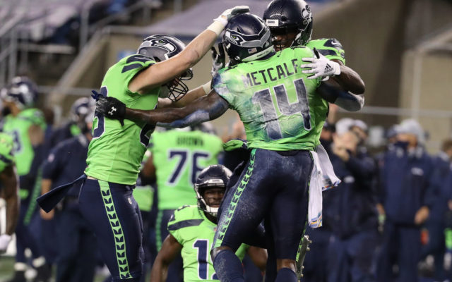 Wilson, Metcalf Come Up Clutch as Seattle Sneaks Past Vikings Late to go 5-0
