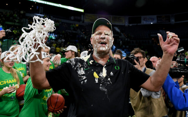 Women’s Basketball Coach Kelly Graves Agrees to Contract Extension with Oregon
