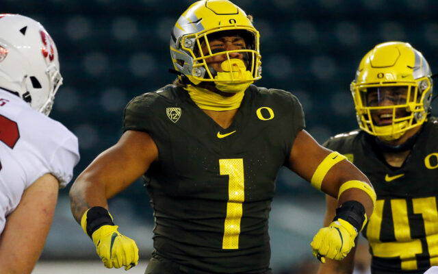 Ducks Noah Sewell Named Pac-12 Freshman Defensive Player of the Year