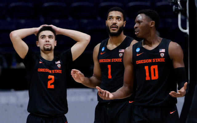 Oregon State Unable to Dig out of Early Hole, Houston Wins 67-61
