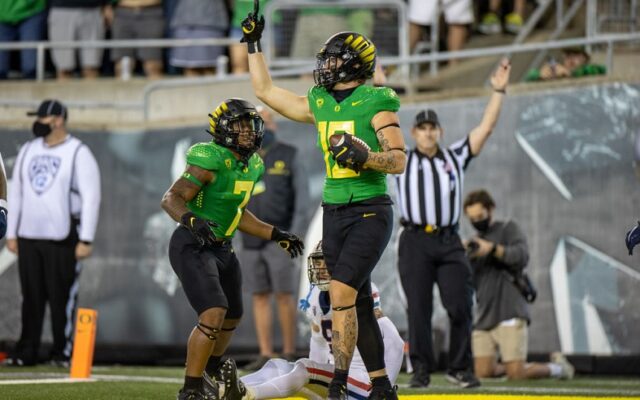 Oregon Opens Pac-12 Play with 41-19 Home Win Over Winless Arizona