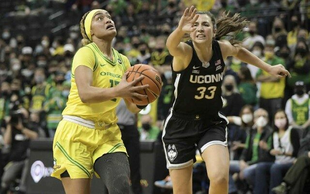 Oregon women crush No. 9 UConn 72-59 for second straight Top-Ten win