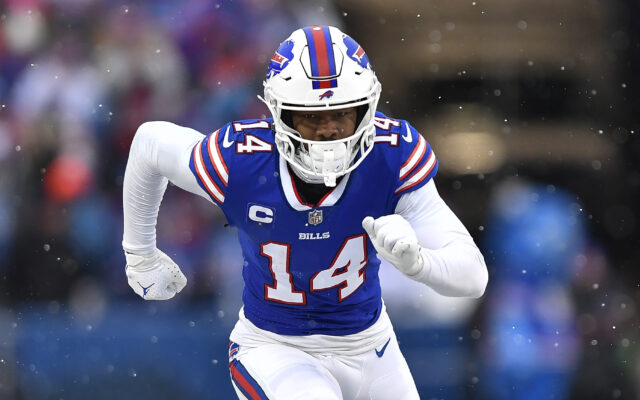 Bills, WR Diggs agree to massive contract extension