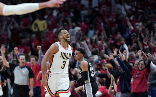 CJ McCollum leads Pelicans past Spurs, into showdown with Clippers