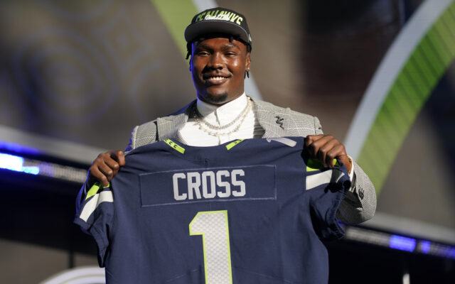 Seattle Seahawks draft OT Charles Cross from Mississippi State with No. 9 pick
