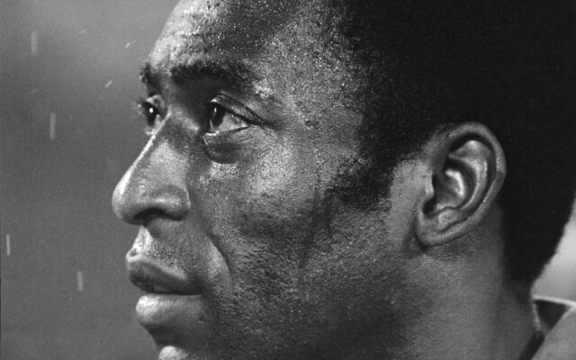 Soccer legend Pelé dead at 82